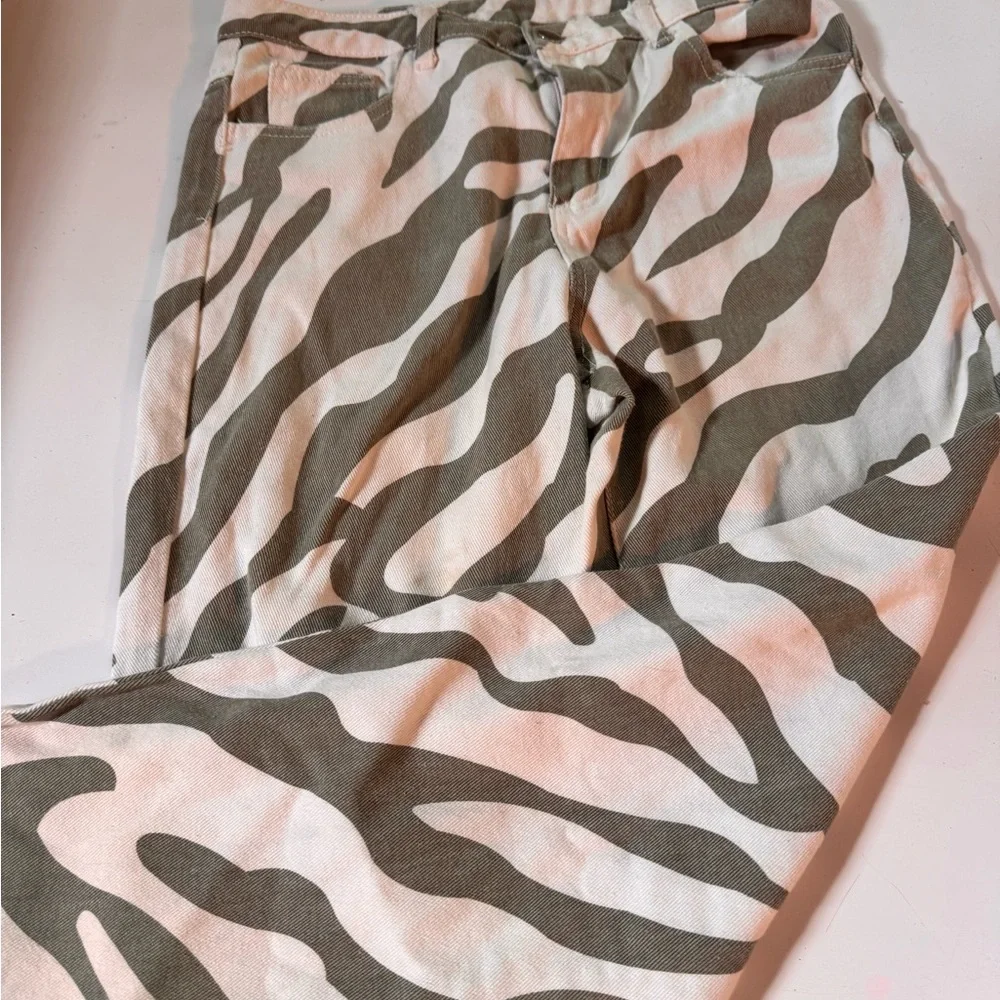 Chic Nation Zebra Print Cargo Pants - Green and White - Picture 4 of 4